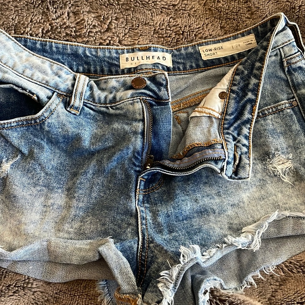 The cutest Bullhead Denim Low-Rise Short size 29